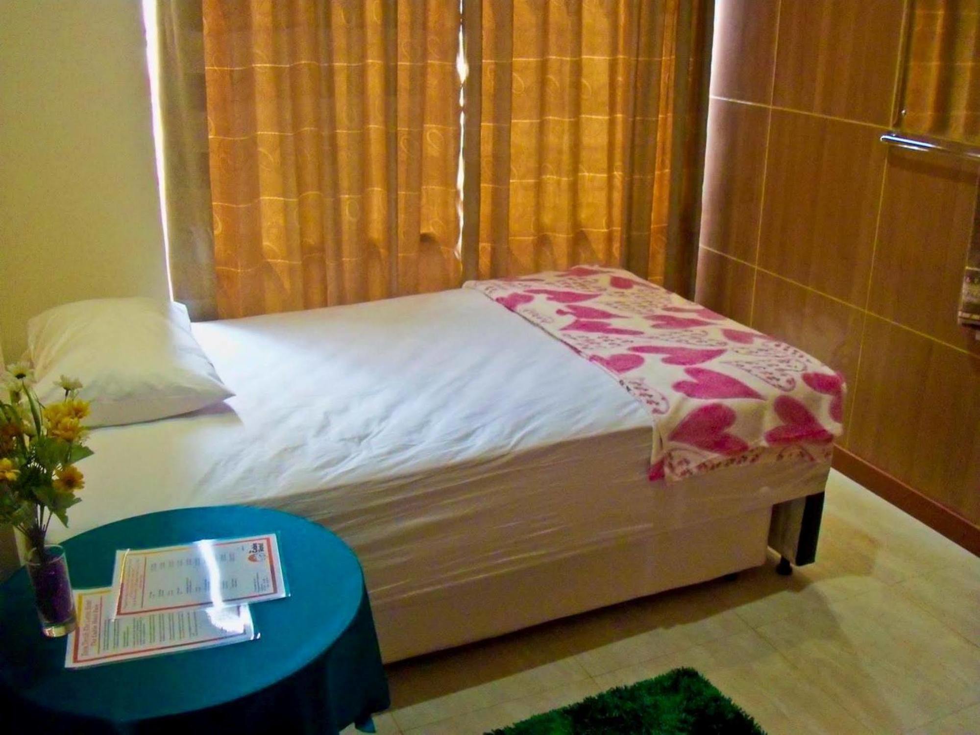 The Cabin Hotel Gandekan Jogjakarta Buitenkant foto
